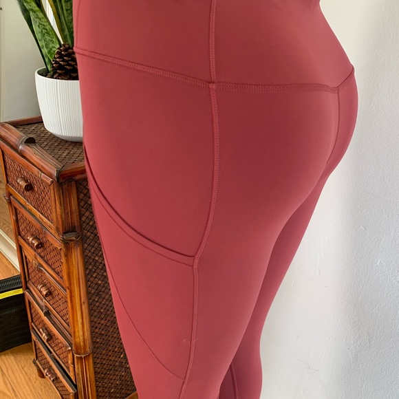 Lululemon yoga pants size 8 - Picture 3 of 6